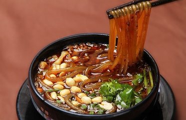 成都小吃肥腸粉搭配“鍋盔”，一個鍋盔3兩肉！