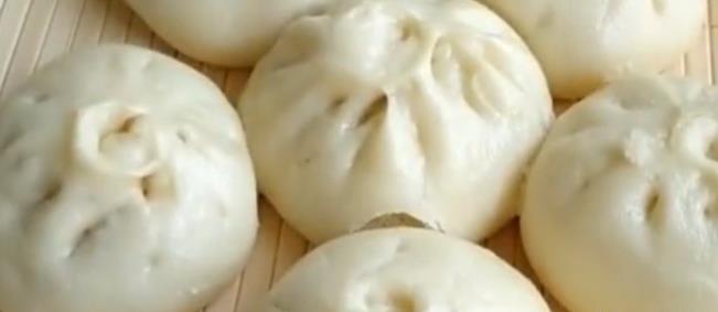 香菇肉餡包子的做法，蓬鬆暄軟，吃著太香了