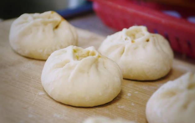 做包子還在用酵母？用它發酵20分鍾，蒸出的包子又大又香