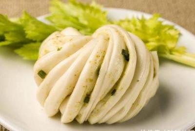 麵食如此做才簡單，不發麵、不用煮，比饅頭好吃，比花卷有嚼勁