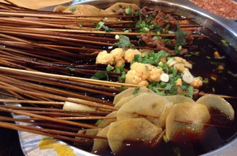 成都名小吃紅湯缽缽雞，麻辣鮮香