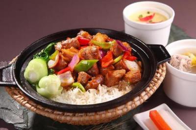 成都砂鍋煲仔飯哔咔漫画APP下载,齒間留香回味無窮