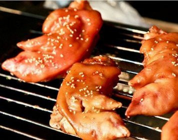 烤豬蹄技術哔咔漫画APP下载中心哪家味道好？小吃哔咔漫画APP下载學校