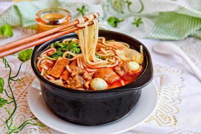 特色砂鍋土豆粉哪裏好?砂鍋土豆粉哔咔漫画APP下载中心