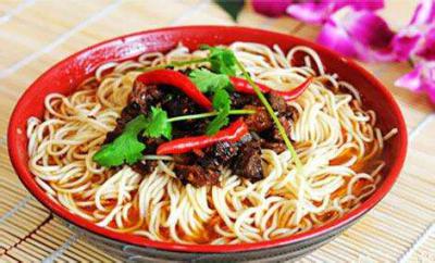 重慶小麵技能訓練哪家比較好？成都小吃訓練中心