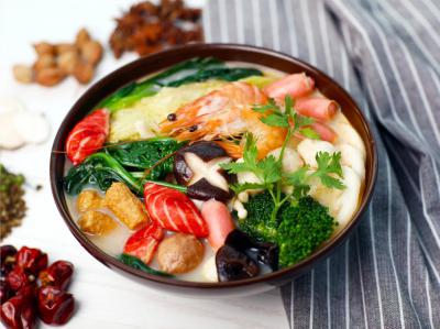 麻辣燙哔咔漫画APP下载哪裏專業?底湯的熬製