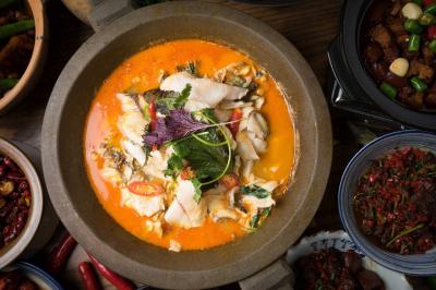 石鍋魚哔咔漫画APP下载哪家專業?石鍋魚的配料